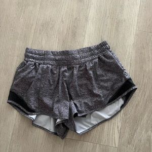 Grey Lululemon hotty hot shorts - size 6 2.5”
